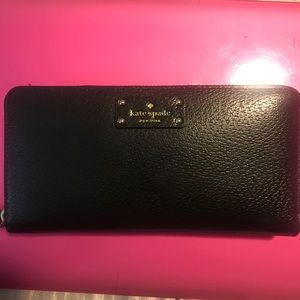 Kate Spade Wallet (send an offer)